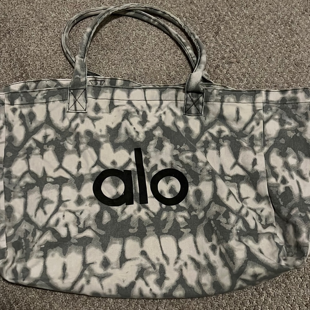ALO Yoga Large Shopper Tote Gray Tie Dye (Super Cute)